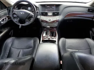 2015 Infiniti Q70 z VIN JN1BY1AR2FM561664, wystawiony jako Copart lot #56553975 z przebiegiem 199 917 mil mil oraz Szkody całkowita. Historia ofert i sprzedaży dostępna na DreamBid. Obrazek 8.