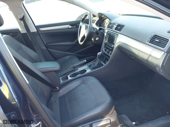 2015 Volkswagen Passat 2.0L TDI SE w/Sunroof with VIN 1VWBV7A34FC021031, listed as a IAAI auction lot 41601548 with 173,402 mi miles. Bid and sale history available at carsss.com. Image 5.