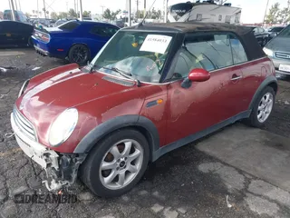 2008 MINI Convertible z VIN WMWRF33568TG18657, wystawiony jako IAAI lot #41584033 z przebiegiem 127 437 mil mil oraz . Historia ofert i sprzedaży dostępna na DreamBid. Obrazek 2.