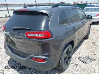 2018 Jeep Cherokee Latitude z VIN 1C4PJMCB8JD568944, wystawiony jako IAAI lot #42244217 z przebiegiem 34 945 mil mil oraz . Historia ofert i sprzedaży dostępna na DreamBid. Obrazek 4.