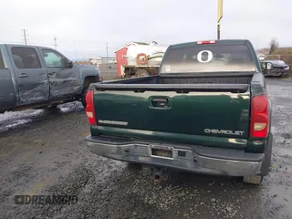 2003 Chevrolet Silverado 1500HD LS z VIN 1GCGK13U33F209456, wystawiony jako IAAI lot #41319790 z przebiegiem 230 974 mil mil oraz . Historia ofert i sprzedaży dostępna na DreamBid. Obrazek 17.