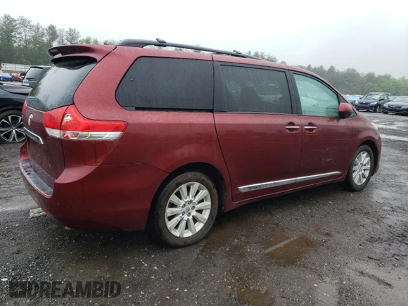 2011 Toyota Sienna XLE z VIN 5TDDK3DC6BS014552, wystawiony jako Copart lot #58292205 z przebiegiem 95 898 mil mil oraz Czysty tytuł • Clean title. Historia ofert i sprzedaży dostępna na DreamBid. Obrazek 3.