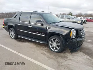 2008 Cadillac Escalade EXT z VIN 3GYFK62898G267066, wystawiony jako IAAI lot #41838226 z przebiegiem 115 559 mil mil oraz . Historia ofert i sprzedaży dostępna na DreamBid. Obrazek 1.