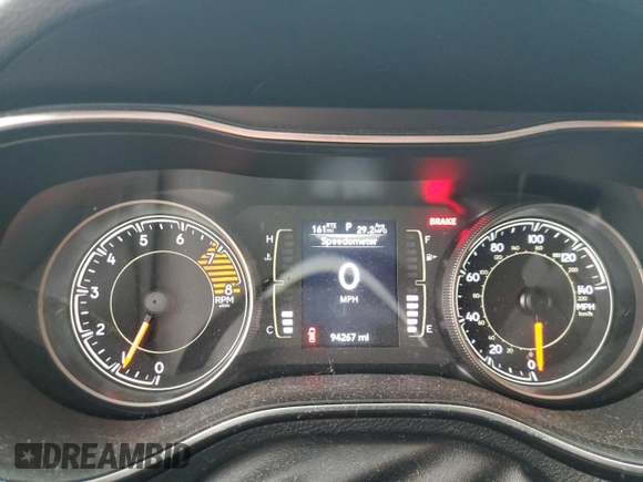2019 Jeep Cherokee Altitude z VIN 1C4PJMLX6KD415525, wystawiony jako Copart lot #59932625 z przebiegiem 94 267 mil mil oraz Szkoda całkowita • Salvage title. Historia ofert i sprzedaży dostępna na DreamBid. Obrazek 9.