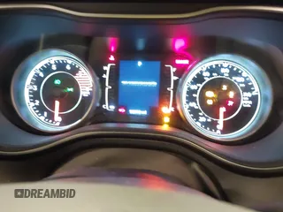 2020 Jeep Cherokee Altitude с VIN 1C4PJMLX9LD527561, выставлен на аукционе IAAI как лот 41417752 с пробегом 93 992 миль миль и . История ставок и продаж доступна на DreamBid. Изображение 7.