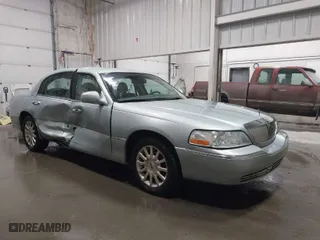 2007 Lincoln Town Car Signature with VIN 1LNHM81WX7Y606518, listed as a IAAI auction lot 41626767 with NaN miles. Bid and sale history available at carsss.com. Image 1.