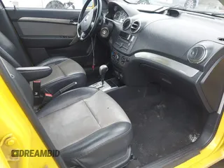 2009 Chevrolet Aveo 2LT z VIN KL1TG66E89B621557, wystawiony jako IAAI lot #41813220 z przebiegiem 125 455 mil mil oraz . Historia ofert i sprzedaży dostępna na DreamBid. Obrazek 5.