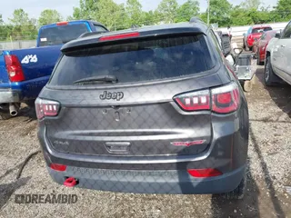 2019 Jeep Compass Trailhawk z VIN 3C4NJDDB5KT722107, wystawiony jako IAAI lot #42209114 z przebiegiem 65 088 mil mil oraz . Historia ofert i sprzedaży dostępna na DreamBid. Obrazek 17.