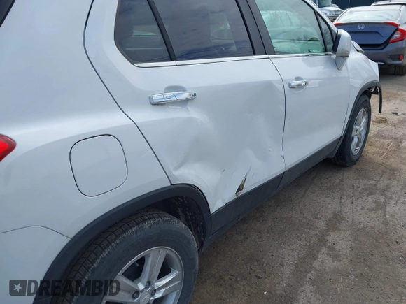 2018 Chevrolet Trax LT with VIN 3GNCJLSB6JL276835, listed as a IAAI auction lot 41882128 with 75,761 mi miles and . Bid and sale history available at carsss.com. Image 6.