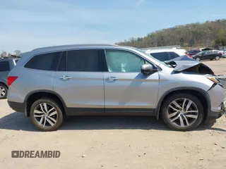 2017 Honda Pilot Touring with VIN 5FNYF6H98HB100335, listed as a IAAI auction lot 41907709 with 1 mi miles. Bid and sale history available at carsss.com. Image 13.