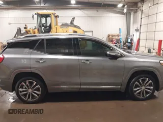 2019 GMC Terrain Denali z VIN 3GKALXEX2KL174723, wystawiony jako IAAI lot #41453790 z przebiegiem 77 193 mil mil oraz . Historia ofert i sprzedaży dostępna na DreamBid. Obrazek 13.