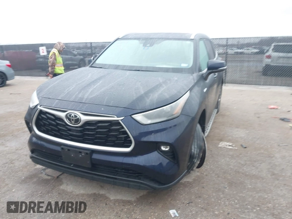 2022 Toyota Highlander XLE z VIN 5TDGZRAH5NS559562, wystawiony jako IAAI lot #41540293 z przebiegiem 36 421 mil mil oraz . Historia ofert i sprzedaży dostępna na DreamBid. Obrazek 2.