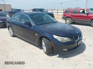 2009 BMW 5 Series 535i xDrive z VIN WBANV93519C133586, wystawiony jako IAAI lot #42377442 z przebiegiem 210 243 mil mil oraz . Historia ofert i sprzedaży dostępna na DreamBid. Obrazek 1.