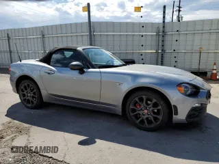 2017 FIAT 124 Spider Lusso z VIN JC1NFAEKXH0114164, wystawiony jako Copart lot #62959405 z przebiegiem 11 879 mil mil oraz Szkoda całkowita • Salvage title. Historia ofert i sprzedaży dostępna na DreamBid. Obrazek 4.