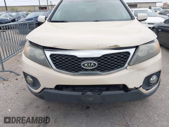 2011 Kia Sorento LX with VIN 5XYKT4A16BG081226, listed as a IAAI auction lot 41950053 with 246,359 mi miles. Bid and sale history available at carsss.com. Image 6.
