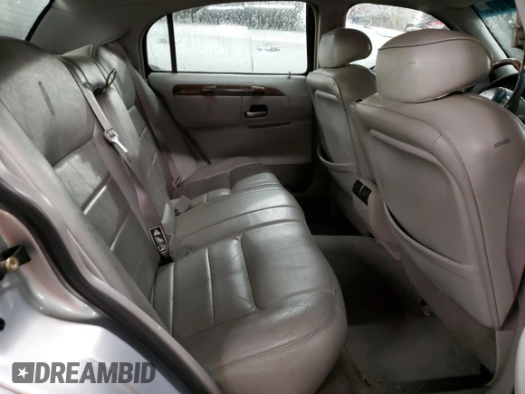 2002 Lincoln Town Car Signature z VIN 1LNHM82W02Y665486, wystawiony jako Copart lot #41381275 z przebiegiem Nie podano mil oraz Szkoda całkowita • Salvage title. Historia ofert i sprzedaży dostępna na DreamBid. Obrazek 10.