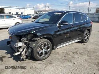 2019 BMW X1 sDrive28i with VIN WBXHU7C59K5N01520, listed as a Copart auction lot 44910215 with 44,239 mi miles and Salvage Title. Bid and sale history available at carsss.com. Image 1.