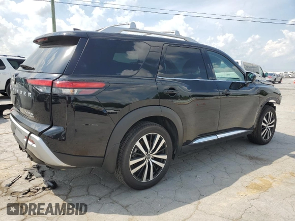 2024 Nissan Pathfinder Platinum z VIN 5N1DR3DK8RC212561, wystawiony jako Copart lot #54729585 z przebiegiem 46 647 mil mil oraz Czysty tytuł • Clean title. Historia ofert i sprzedaży dostępna na DreamBid. Obrazek 3.
