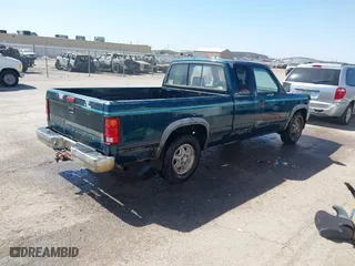 1995 Dodge Dakota with VIN 1B7GL23X3SS144109, listed as a IAAI auction lot 41767996 with 204,670 mi miles. Bid and sale history available at carsss.com. Image 4.
