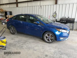 2018 Ford Focus SE z VIN 1FADP3FE2JL332464, wystawiony jako Copart lot #55649215 z przebiegiem 95 541 mil mil oraz Czysty tytuł • Clean title. Historia ofert i sprzedaży dostępna na DreamBid. Obrazek 4.