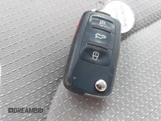 2017 Volkswagen Passat S z VIN 1VWAT7A30HC067492, wystawiony jako IAAI lot #41796538 z przebiegiem 43 926 mil mil oraz . Historia ofert i sprzedaży dostępna na DreamBid. Obrazek 11.