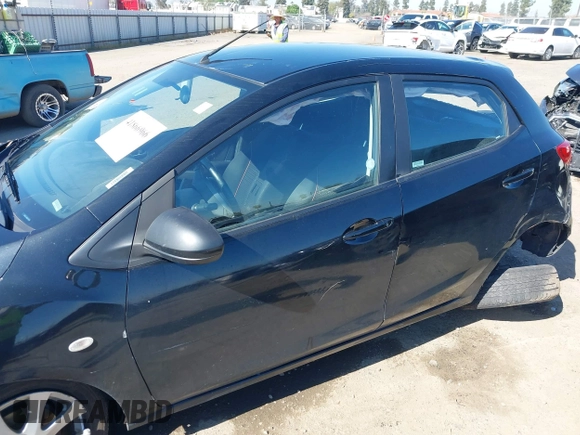 2014 Mazda 2 Touring with VIN JM1DE1LY0E0175771, listed as a IAAI auction lot 41866966 with 90,774 mi miles. Bid and sale history available at carsss.com. Image 15.