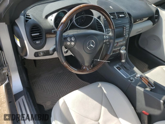 2005 Mercedes-Benz SLK 230/320 z VIN WDBWK56F35F040539, wystawiony jako Copart lot #52691635 z przebiegiem 72 074 mil mil oraz Czysty tytuł • Clean title. Historia ofert i sprzedaży dostępna na DreamBid. Obrazek 8.