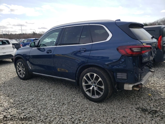 2021 BMW X5 xDrive40i with VIN 5UXCR6C01M9F35701, listed as a Copart auction lot 48347725 with 42,280 mi miles and Salvage Title. Bid and sale history available at carsss.com. Image 2.