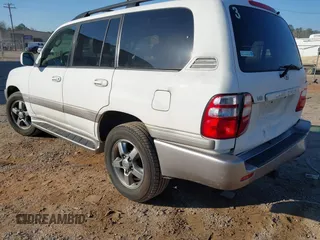 2005 Toyota Land Cruiser z VIN JTEHT05J952078683, wystawiony jako IAAI lot #41769150 z przebiegiem 299 737 mil mil oraz . Historia ofert i sprzedaży dostępna na DreamBid. Obrazek 3.