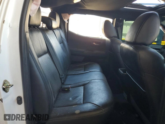 2020 Toyota Tacoma SR5 z VIN 3TMCZ5AN6LM310360, wystawiony jako Copart lot #55726645 z przebiegiem 106 262 mil mil oraz Szkoda całkowita • Salvage title. Historia ofert i sprzedaży dostępna na DreamBid. Obrazek 10.