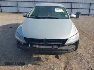 2011 Volkswagen Jetta Sedan SE w/Convenience & Sunroof with VIN 3VWDX7AJ5BM322367, listed as a IAAI auction lot 41845769 with 147,262 mi miles. Bid and sale history available at carsss.com. Image 6.