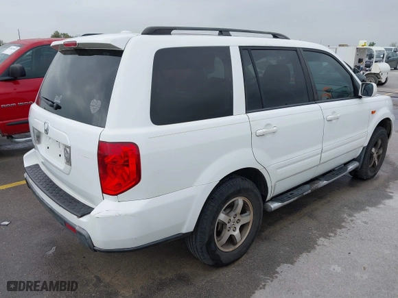 2006 Honda Pilot EX-L with VIN 5FNYF28566B038128, listed as a IAAI auction lot 41840111 with 231,361 mi miles. Bid and sale history available at carsss.com. Image 4.