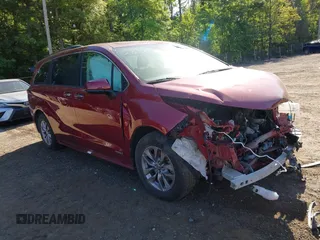 2021 Toyota Sienna XLE z VIN 5TDJSKFCXMS014664, wystawiony jako IAAI lot #42315007 z przebiegiem 53 966 mil mil oraz . Historia ofert i sprzedaży dostępna na DreamBid. Obrazek 1.
