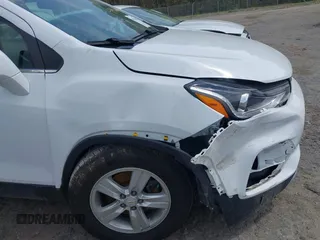 2019 Chevrolet Trax LT with VIN KL7CJLSB0KB957002, listed as a IAAI auction lot 41956062 with 27,928 mi miles and . Bid and sale history available at carsss.com. Image 18.