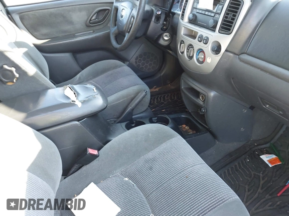 2003 Mazda Tribute LX with VIN 4F2CZ94133KM52401, listed as a IAAI auction lot 42142297 with Not Provided miles and . Bid and sale history available at carsss.com. Image 5.