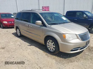 2013 Chrysler Town & Country Touring z VIN 2C4RC1BG7DR742972, wystawiony jako IAAI lot #42338197 z przebiegiem 216 895 mil mil oraz . Historia ofert i sprzedaży dostępna na DreamBid. Obrazek 1.