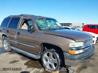 2004 Chevrolet Tahoe LT with VIN 1GNEC13ZX4R235169, listed as a IAAI auction lot 40823137 with 204,957 mi miles. Bid and sale history available at carsss.com. Image 6.