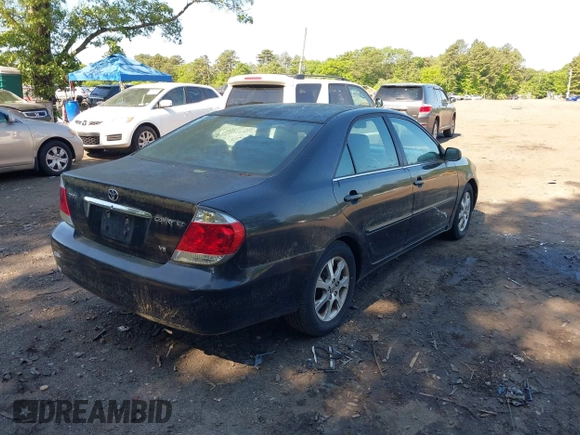 2006 Toyota Camry LE z VIN 4T1BF30KX6U628056, wystawiony jako IAAI lot #42410228 z przebiegiem 197 487 mil mil oraz . Historia ofert i sprzedaży dostępna na DreamBid. Obrazek 4.