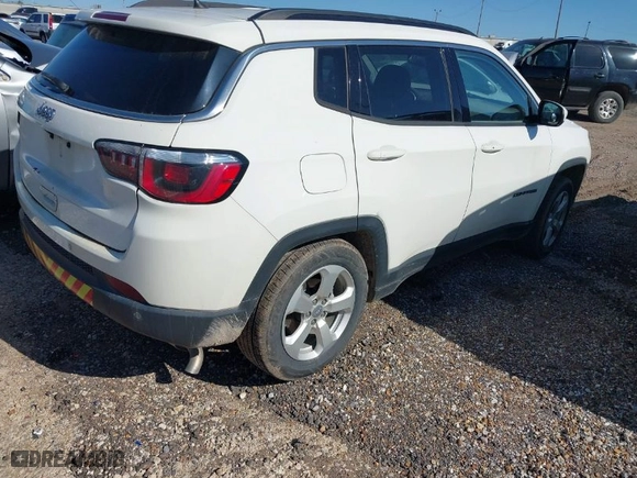 2018 Jeep Compass Latitude with VIN 3C4NJCBB7JT460683, listed as a IAAI auction lot 41550030 with 102,640 mi miles. Bid and sale history available at carsss.com. Image 4.