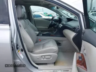 2010 Lexus RX 350 z VIN 2T2ZK1BA4AC032983, wystawiony jako IAAI lot #42443559 z przebiegiem 209 650 mil mil oraz . Historia ofert i sprzedaży dostępna na DreamBid. Obrazek 5.