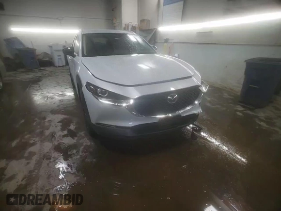 2024 Mazda CX-30 S Select Sport z VIN 3MVDMBBM1RM715881, wystawiony jako Copart lot #43393485 z przebiegiem 2535 mil mil oraz Szkody całkowita. Historia ofert i sprzedaży dostępna na DreamBid. Obrazek 13.