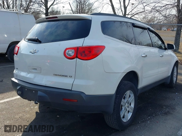 2012 Chevrolet Traverse 1LT z VIN 1GNKVGED7CJ108488, wystawiony jako IAAI lot #41779819 z przebiegiem 121 396 mil mil oraz . Historia ofert i sprzedaży dostępna na DreamBid. Obrazek 4.