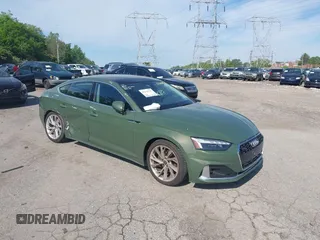 2022 Audi A5 Sportback Premium Plus z VIN WAUCBCF50NA032585, wystawiony jako IAAI lot #42234716 z przebiegiem 38 086 mil mil oraz . Historia ofert i sprzedaży dostępna na DreamBid. Obrazek 1.