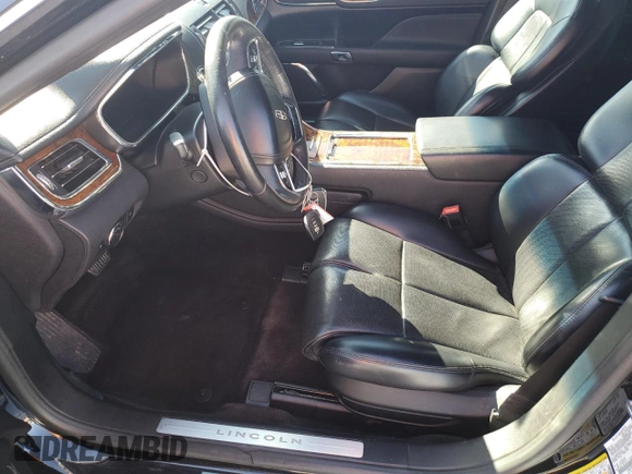 2017 Lincoln Continental Livery z VIN 1LN6L9UK8H5621014, wystawiony jako Copart lot #52145875 z przebiegiem 50 842 mil mil oraz Szkoda całkowita • Salvage title. Historia ofert i sprzedaży dostępna na DreamBid. Obrazek 7.