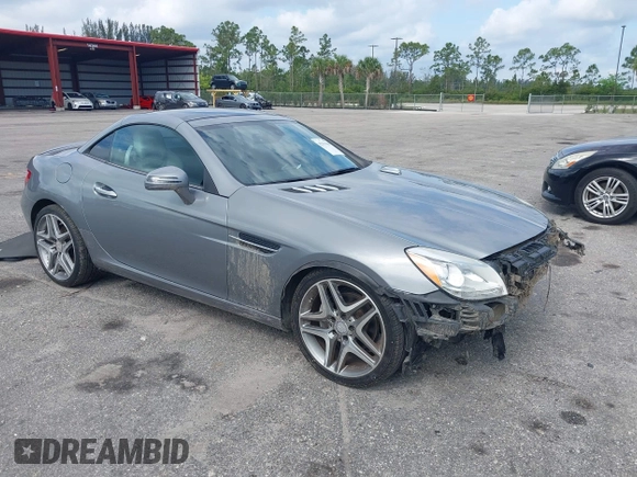 2015 Mercedes-Benz SLK 250 z VIN WDDPK4HA2FF099896, wystawiony jako IAAI lot #42333660 z przebiegiem 58 892 mil mil oraz . Historia ofert i sprzedaży dostępna na DreamBid. Obrazek 1.