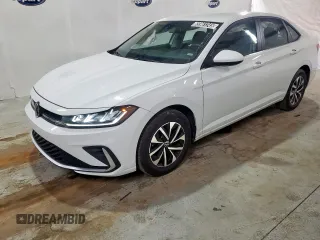 2025 Volkswagen Jetta S z VIN 3VW5X7BU8SM013330, wystawiony jako Copart lot #65961245 z przebiegiem 21 019 mil mil oraz Czysty tytuł • Clean title. Historia ofert i sprzedaży dostępna na DreamBid. Obrazek 1.