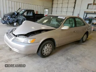 1999 Toyota Camry LE z VIN 4T1BG22K3XU392937, wystawiony jako Copart lot #57371225 z przebiegiem 187 793 mil mil oraz Szkoda całkowita • Salvage title. Historia ofert i sprzedaży dostępna na DreamBid. Obrazek 1.