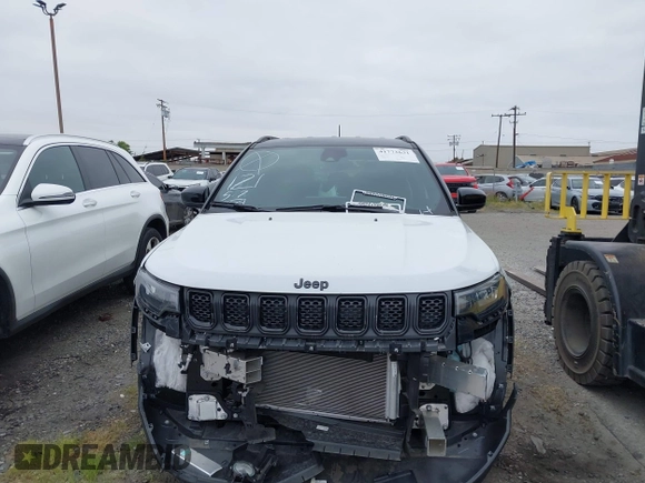 2024 Jeep Compass Latitude with VIN 3C4NJDBN0RT588081, listed as a IAAI auction lot 41773631 with 6,853 mi miles. Bid and sale history available at carsss.com. Image 13.