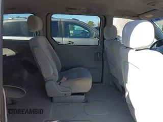 2005 Kia Sedona LX with VIN KNDUP131456627909, listed as a IAAI auction lot 41771442 with 1 mi miles. Bid and sale history available at carsss.com. Image 8.
