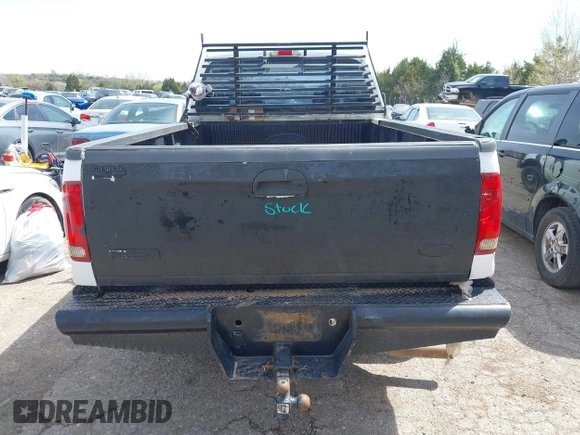 2005 Ford F-250 XL z VIN 1FTSW21P85ED19266, wystawiony jako IAAI lot #41934770 z przebiegiem 338 778 mil mil oraz . Historia ofert i sprzedaży dostępna na DreamBid. Obrazek 16.
